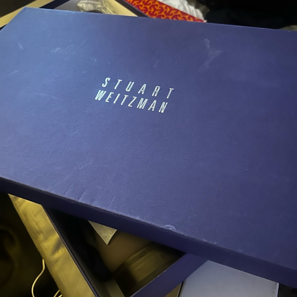 Stuart Weitzman - Picture 5 of 8